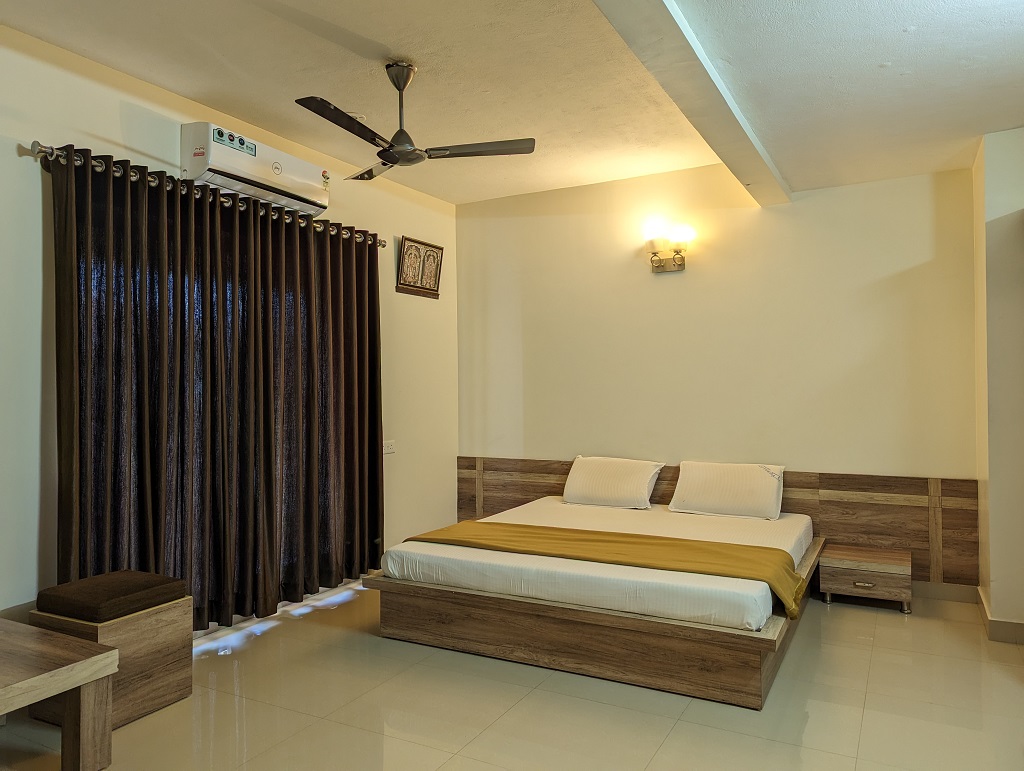 Deluxe Suite room at Shesha Kuteera